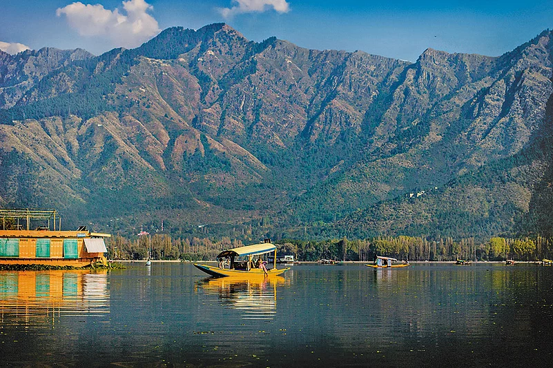 A light drizzle on the lake only adds to the mood