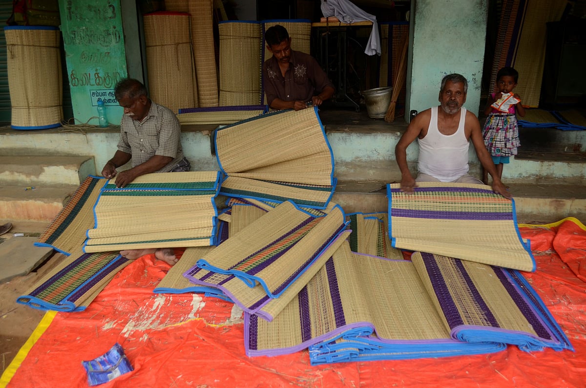 Men making Pattamadai mats