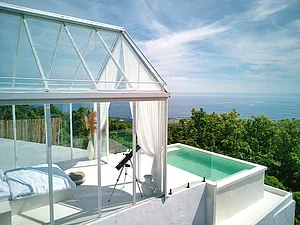 Airbnb : Stay in glasshouses to get intimate with nature