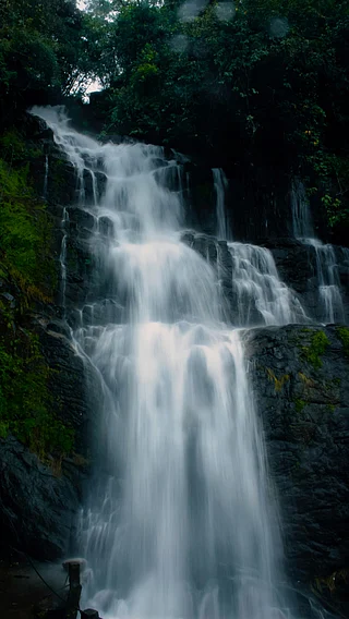Unsplash : Valanjanganam Water Falls, Kerala