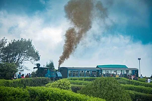 Unsplash : New Darjeeling Toy Train Services during Durga Puja