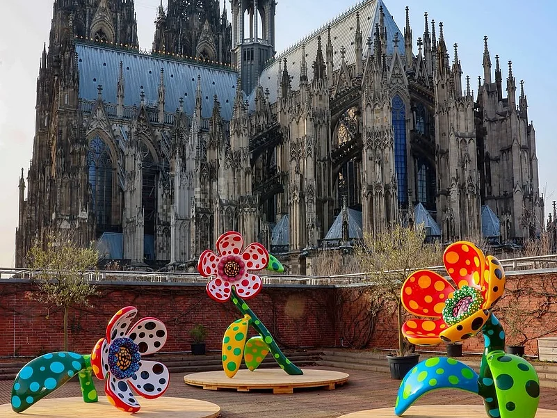 Kusamas large-scale outdoor installations cover sculptures, buildings and public spaces in repeating patterns