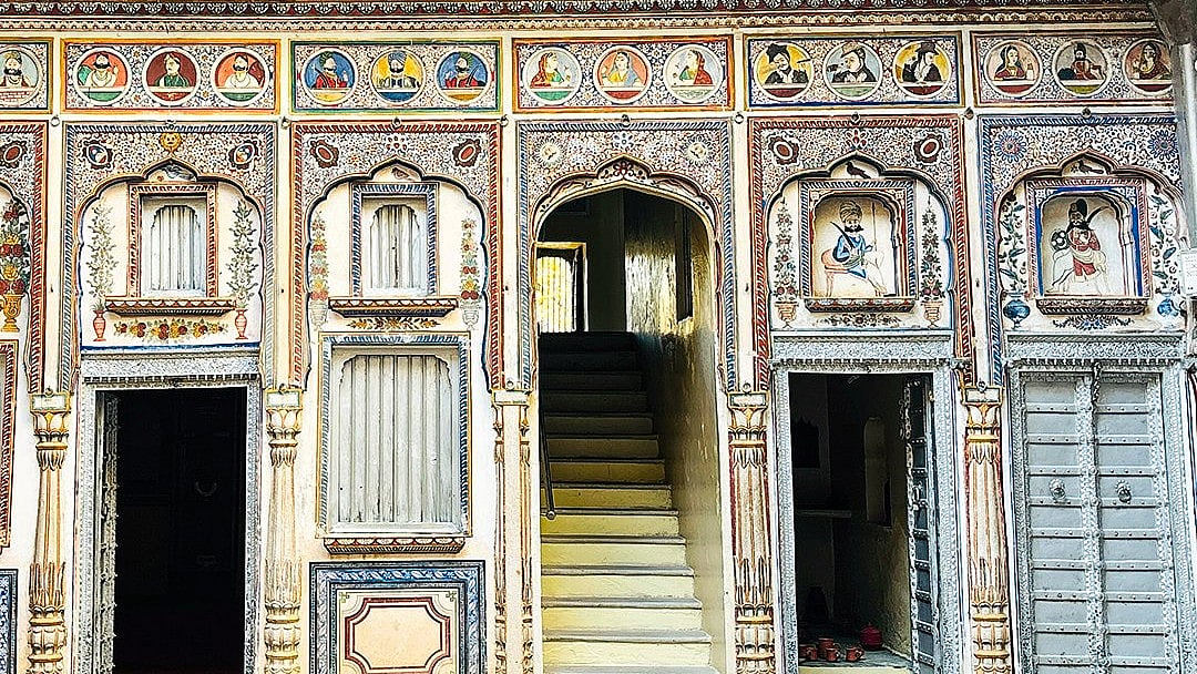 Shekhawati haveli with intricate frescoes in Rajasthan