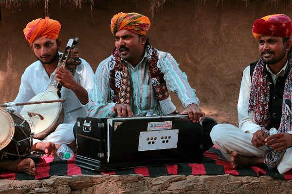 Shutterstock : Rajasthani folk musicians performing together with traditional instruments