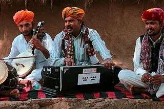 Shutterstock : Rajasthani folk musicians performing together with traditional instruments