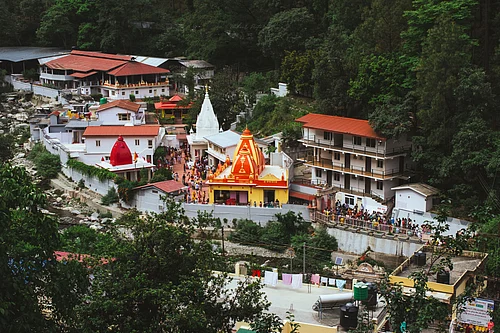 The Story Of Kainchi Dham, The Spiritual Retreat That Drew Steve Jobs And Zuckerberg