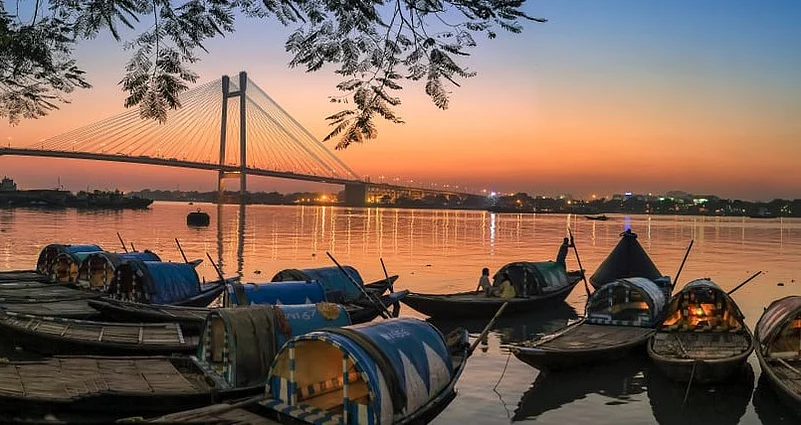Sunset over Hooghly River in Kolkata