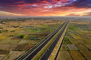 Shutterstock : A long stretch of road, with plenty to discover along the way