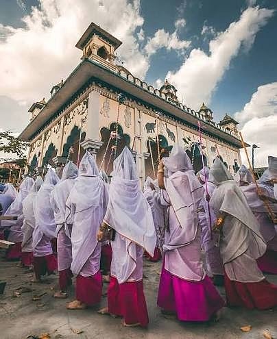 Celebrating Yaoshang with music, dance and colour