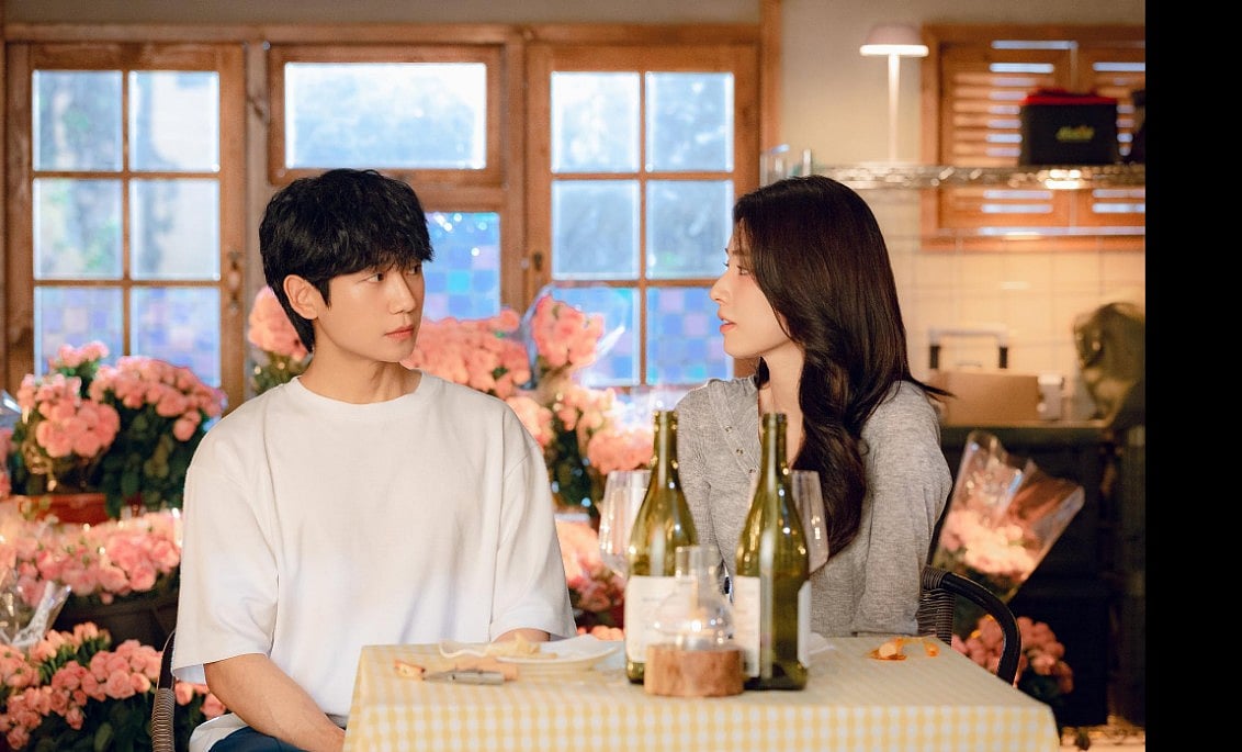 IMDb : Our Sticky Love blends romance, comedy and mystery into a 12-episode K-drama set against South Korea’s countryside
