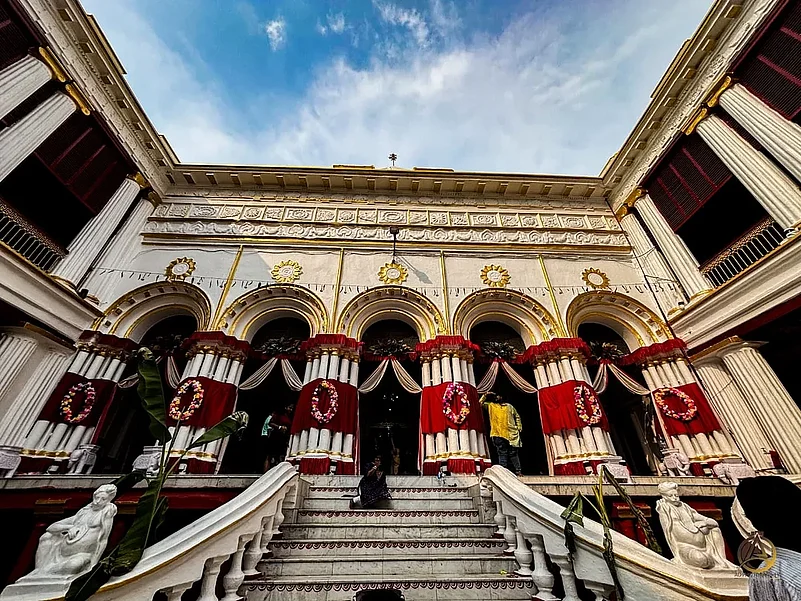 Inside Pathuriaghata Rajbari