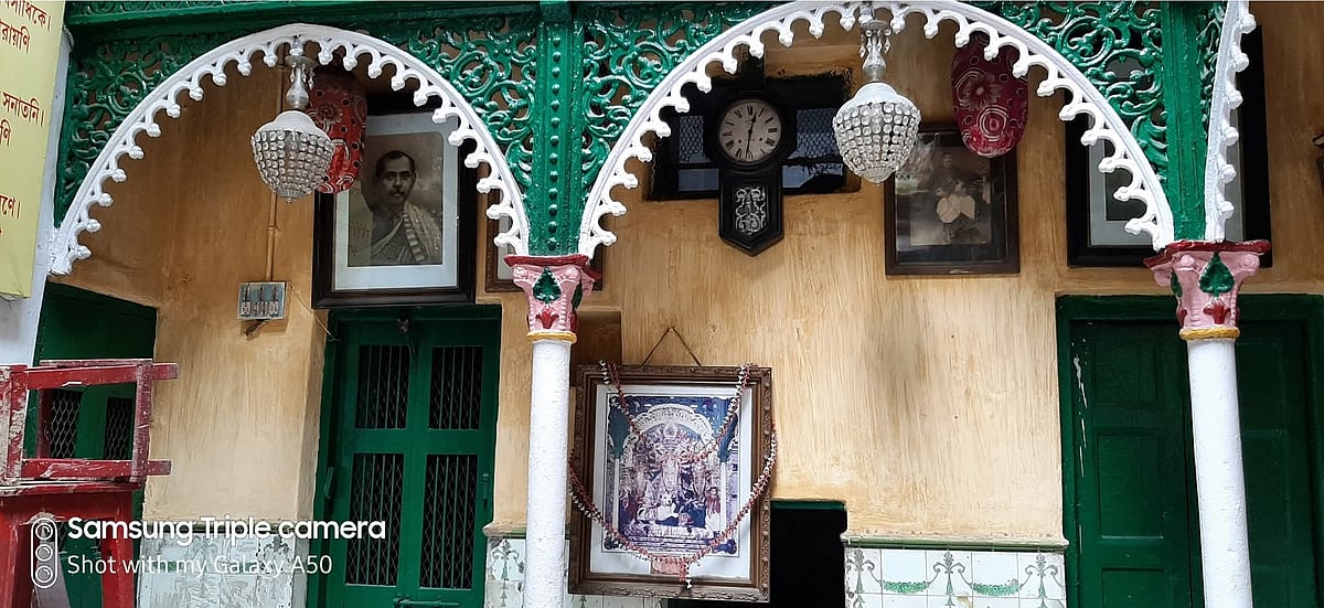 Inside Shib Krishna Daw Bari