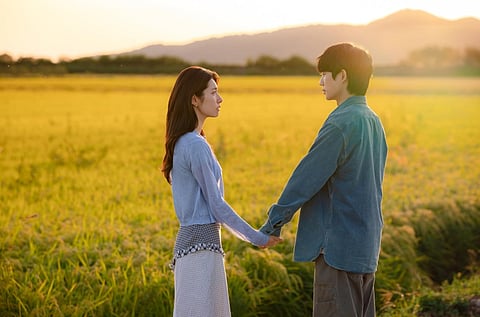 Beyond Dangjin, "Our Sticky Love" takes viewers to Pohang in South Korea and Kobe in Japan, expanding its filming trail beyond the countryside