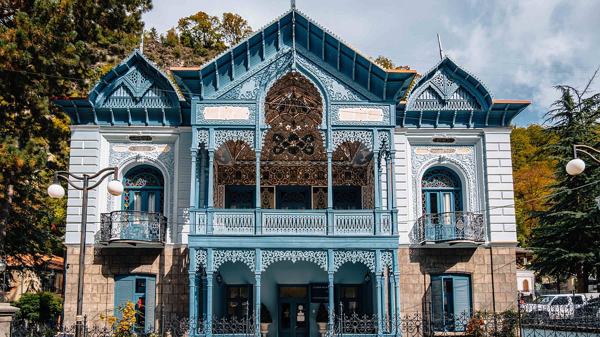 Shutterstock : The Firuza Palace, also known as the Blue Palace or Villa Firuze