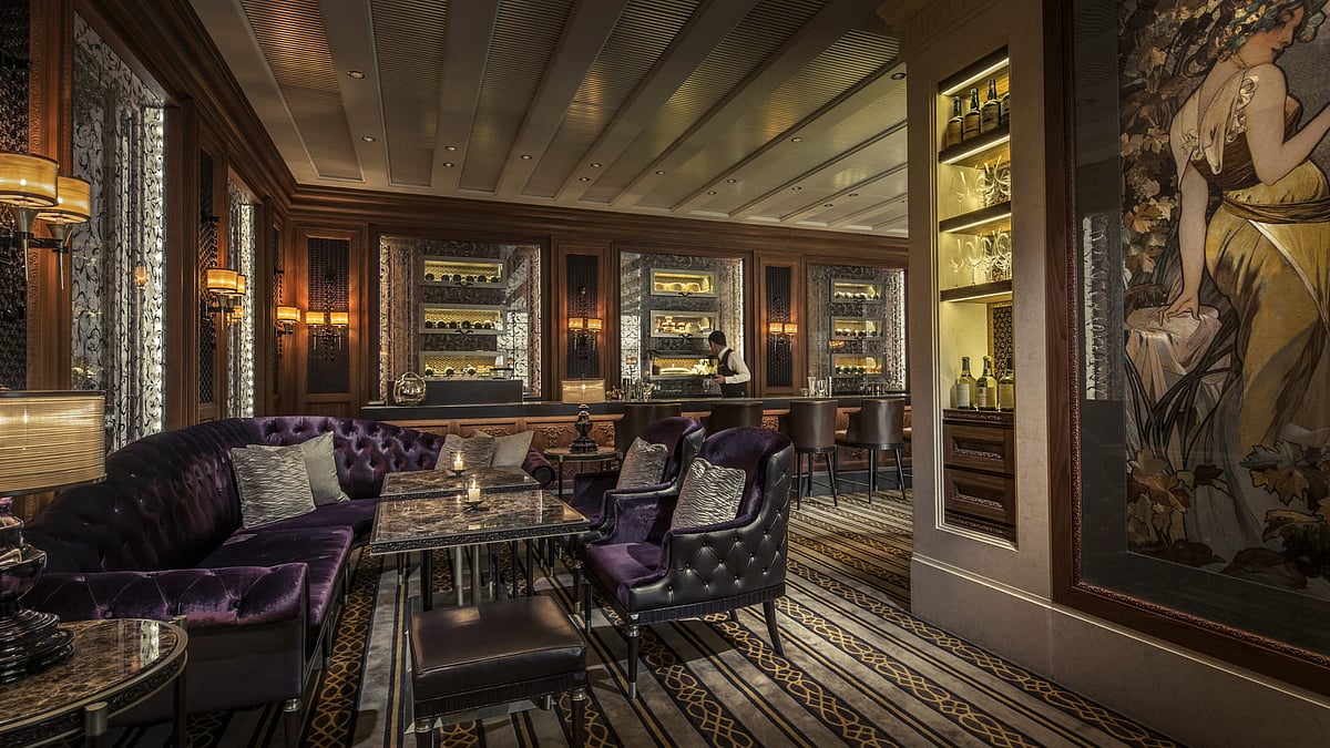 The dining area at Four Seasons Hotel Hong Kong