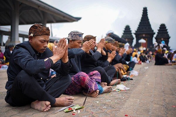 A Tenggerese Hindu devotee praying at Bromo