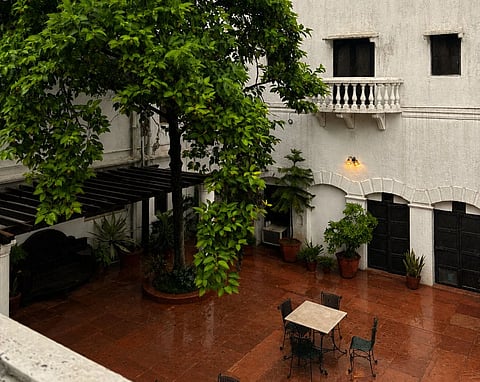 Queen's Courtyard, Seclude Fort Unchagaon