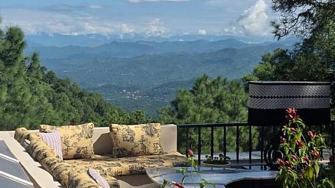 Set in Jagjit Nagar, Van Rāsa puts Kasauli’s forest trails, viewpoints and colonial landmarks within easy reach