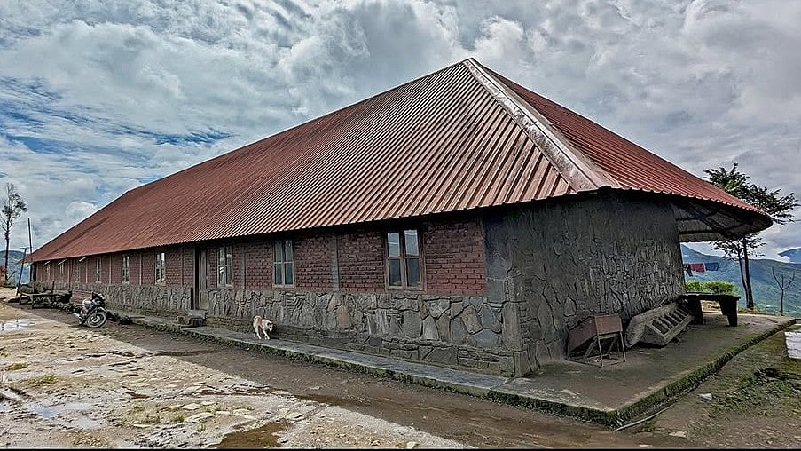 Facebook/SoloBackpacker : Konyak Anghs residence