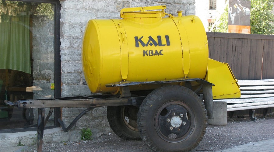 A street kvass barrel used by a vendor