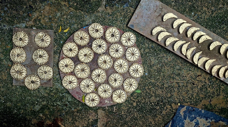 The decorative elements kept to dry