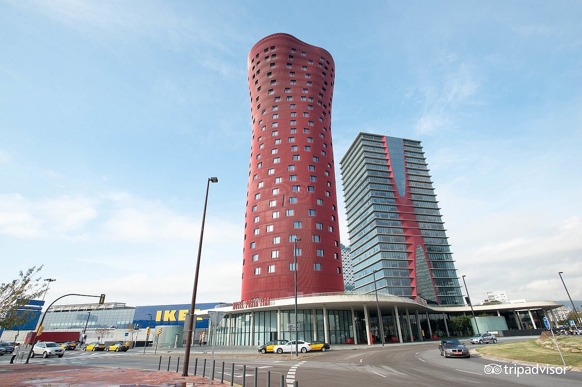 Toyo Itos twisting tower gives Barcelonas skyline a distinctly futuristic edge