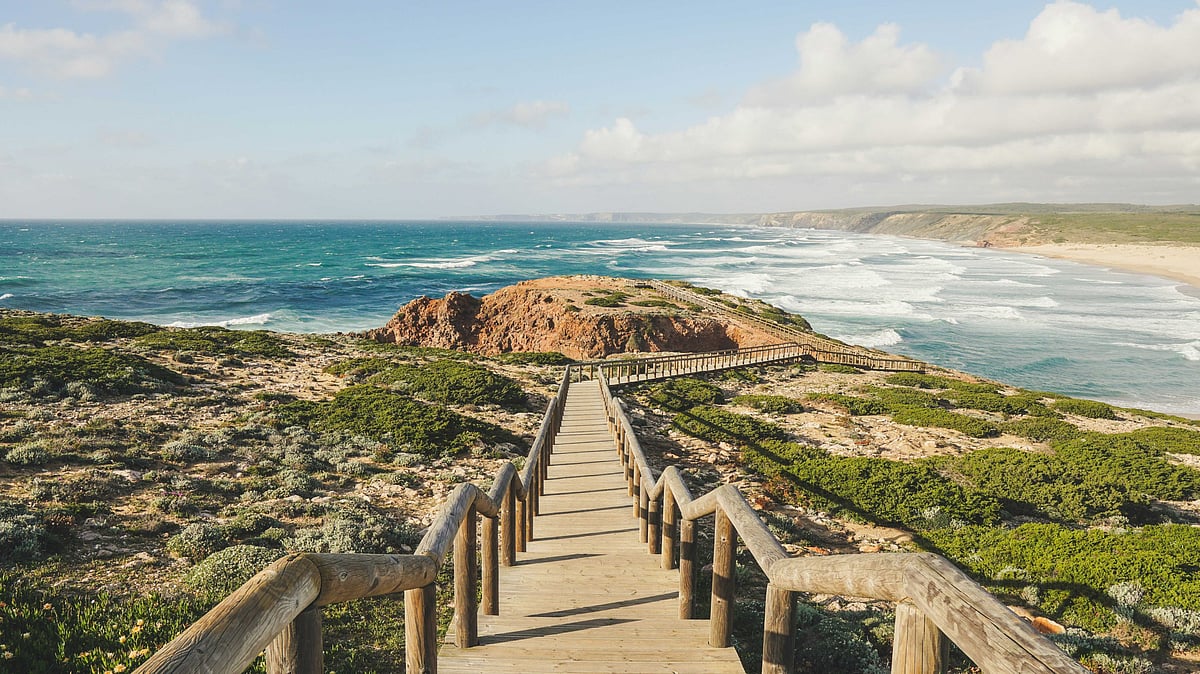 Unsplash : Praia da Bordeira, Algarve, Portugal