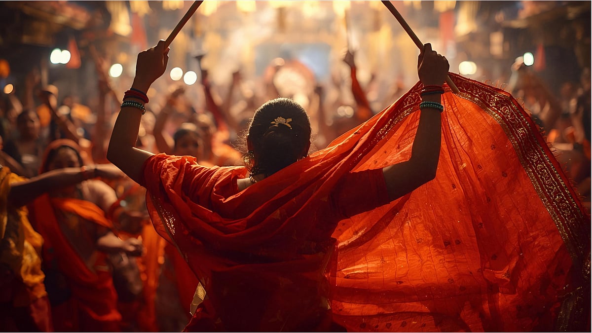 Shutterstock : Garba dancers celebrate Navratri