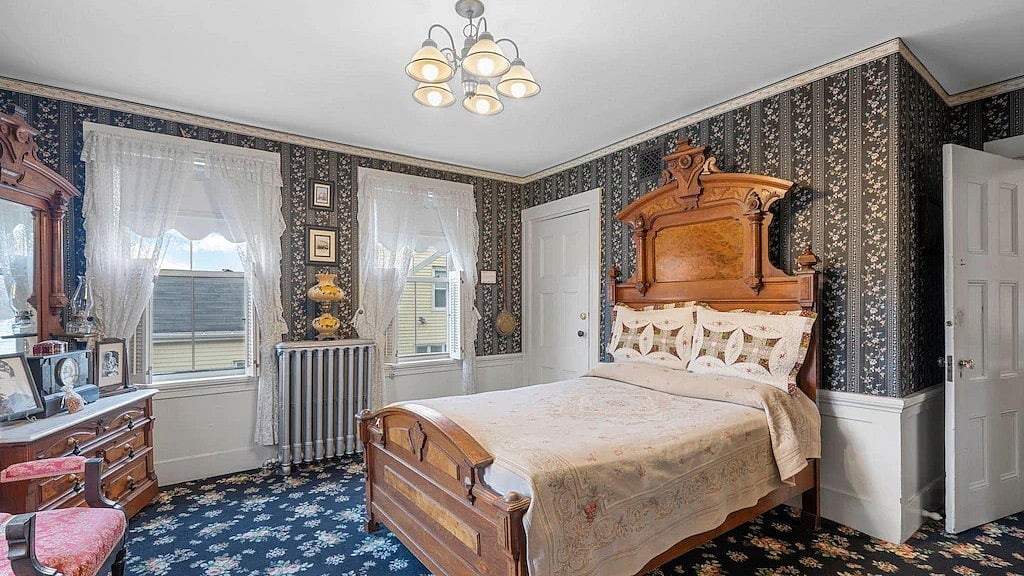 Agoda : A room at the Lizzie Borden House