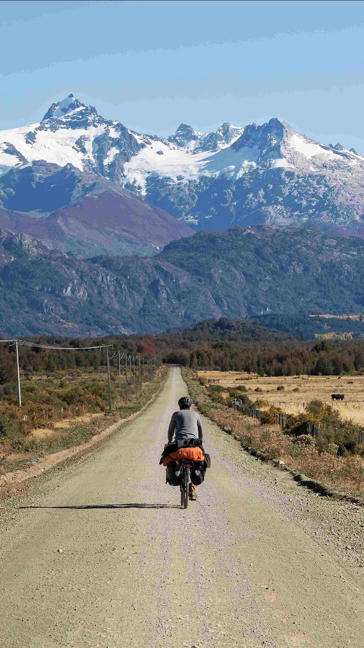 Shutterstock : Gravel road on Carretera Austral, Chile