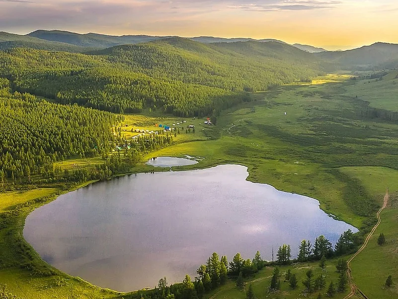 Khar Zurkhnii Khukh Nuur (Blue Lake of Black Heart)