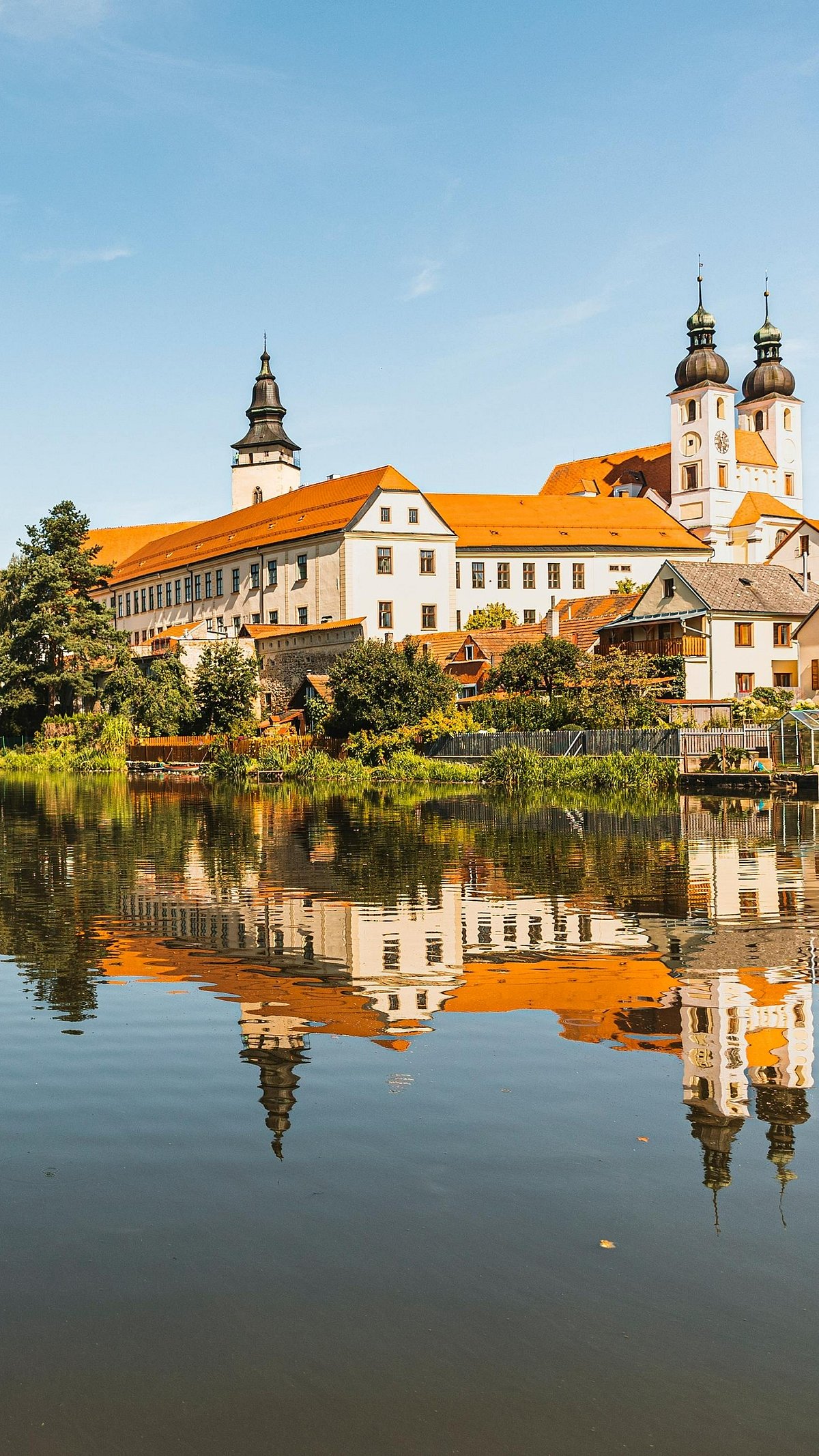 Shutterstock : Historic town of Telč and the Telč Chateau