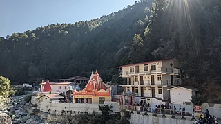 Wikimedia Commons : From Silicon Valley entrepreneurs to Indian celebrities, Kainchi Dham has attracted visitors seeking reflection and spiritual clarity
