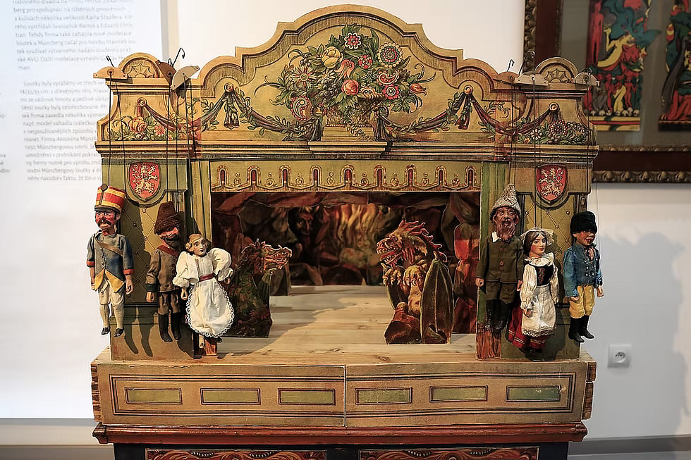 Puppets in Prague : When puppets take to the streets 