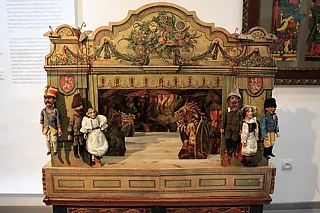 Puppets in Prague : When puppets take to the streets