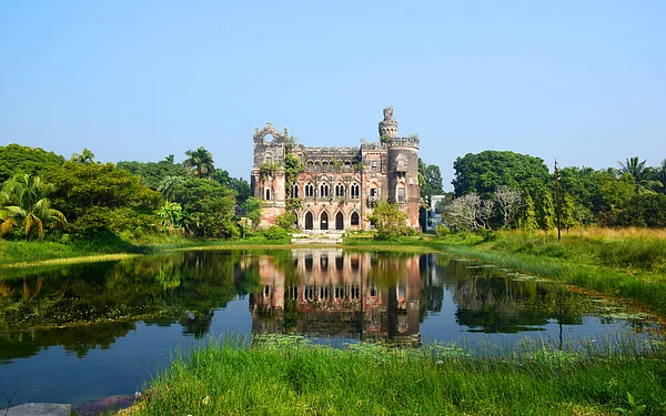 Wikimedia Commons : Gaine Castle at Dhanyakuria