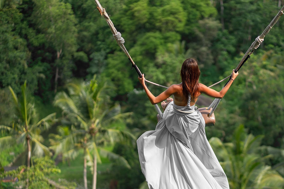 Shutterstock : Pose-cations combine milestone celebrations with travel photography