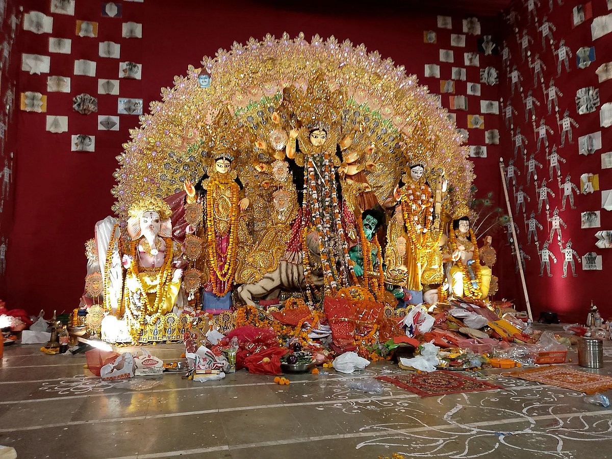 Kalibari in Mayur Vihar Phase I brings together traditional worship, cultural programmes, and Bengali bhog during Delhi’s Durga Puja celebrations
