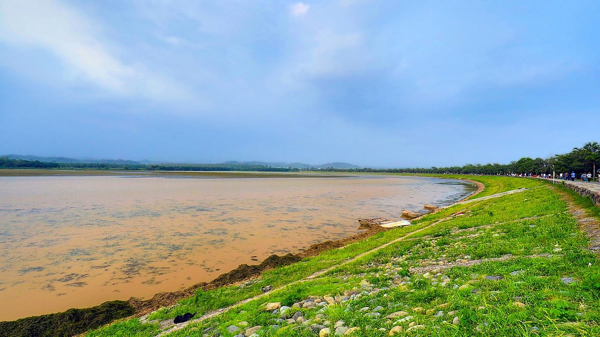 Sukhna Lake was created in 1958 by damming Sukhna Choe