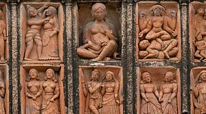 Wikimedia Commons : Terracotta panels of the Lakkhi Janardan temple in Ghurisha, West Bengal