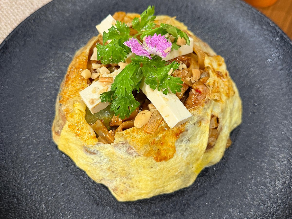Pad Thai served at SOI, dusitD2 Fagu Shimla