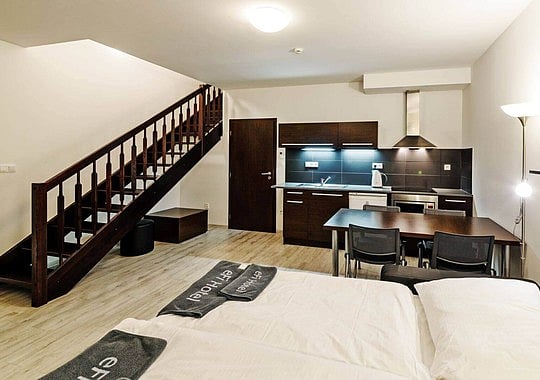 eFi Palace Hotel has 87 apartments and suites, each with a kitchenette