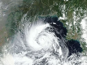 Zoom Earth : Cyclone Arnab is expected to make landfall near Yanam on the Andhra Pradesh coast by the forenoon of October 28, 2026