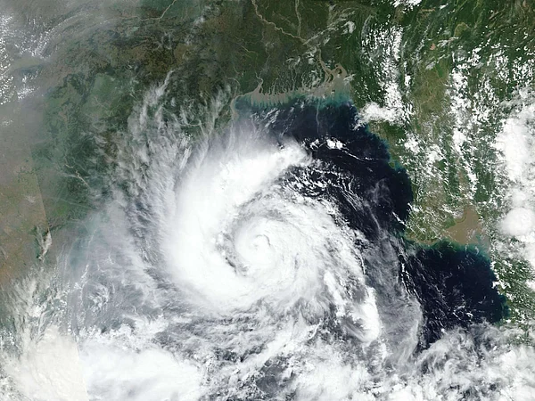 Zoom Earth : Cyclone Arnab is expected to make landfall near Yanam on the Andhra Pradesh coast by the forenoon of October 28, 2026