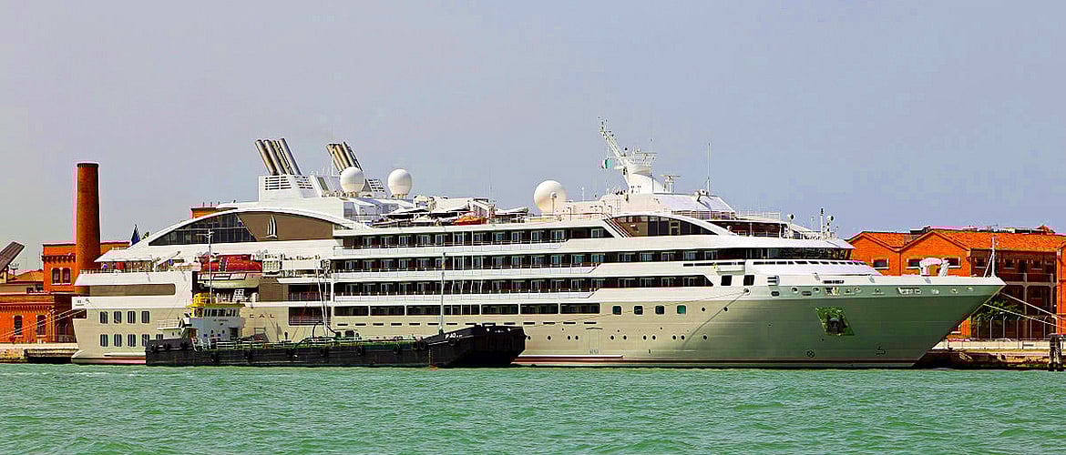 Cruises Sail to Antarctica