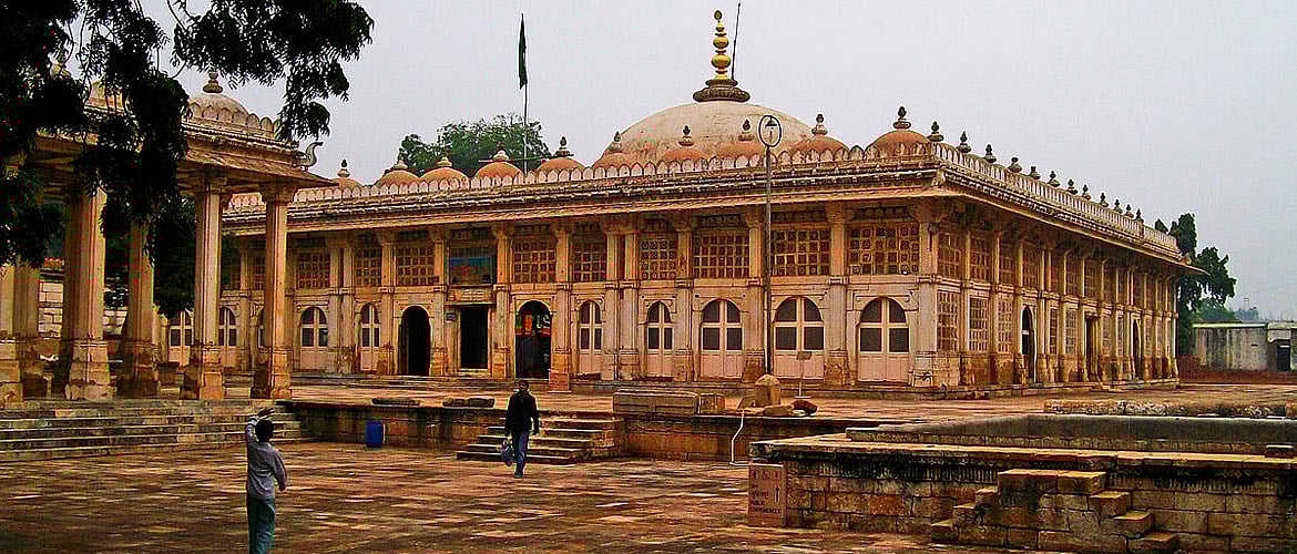 A tomb inside the Sarkhej Roza acropolis