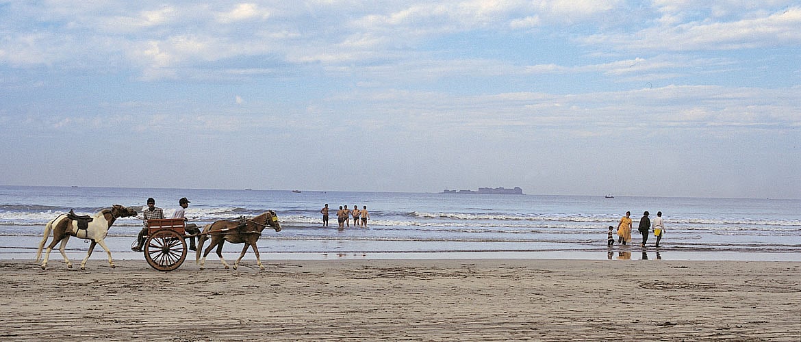 Horse-buggy rides on Murud beach