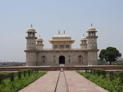 Shutterstock.com/Konstantin Litvinov : The tomb of Itimad-ud-Daula, Agra, commissioned by Mughal empress Nur Jahan.