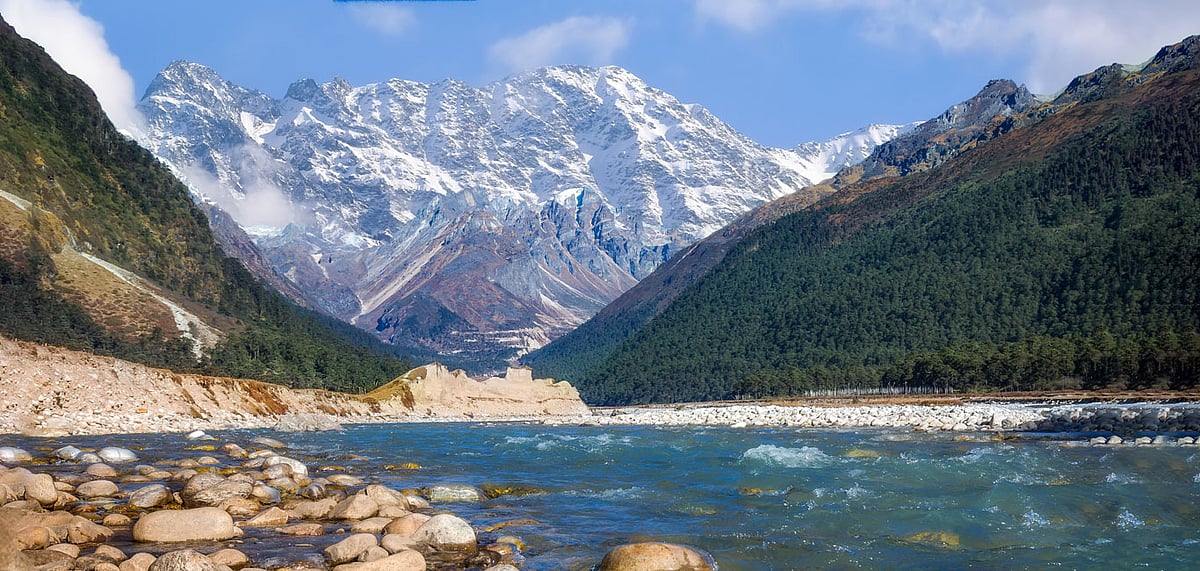 A view of river Teesta and the majestic Himalayan range