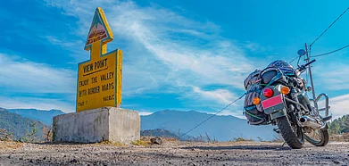 Shutterstock : Spectacular view from Bhutan border